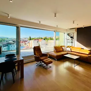 Apartmán Center With Parking And A Big Terrace, Brno